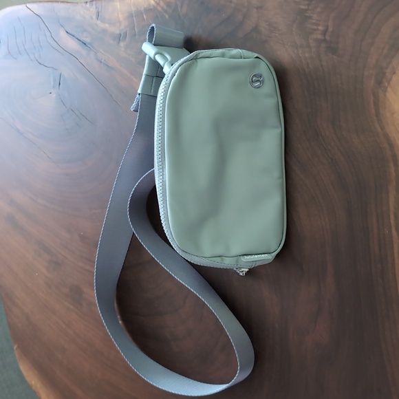 Lululemon Athletica Everywhere Belt Bag - Picture 3 of 6